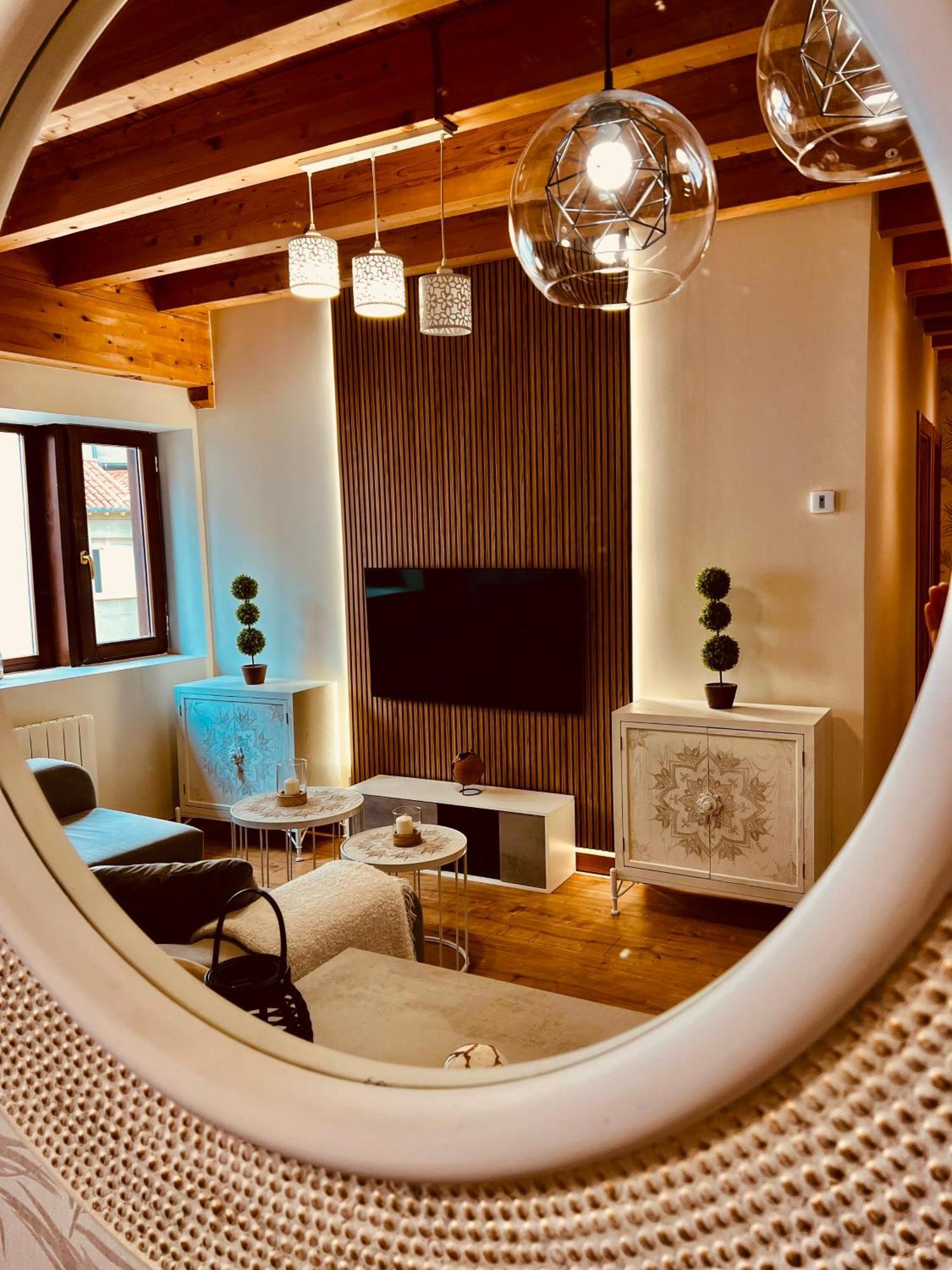 El Capricho De Claudia_ Apartamentos Burgos Catedral Kültér fotó
