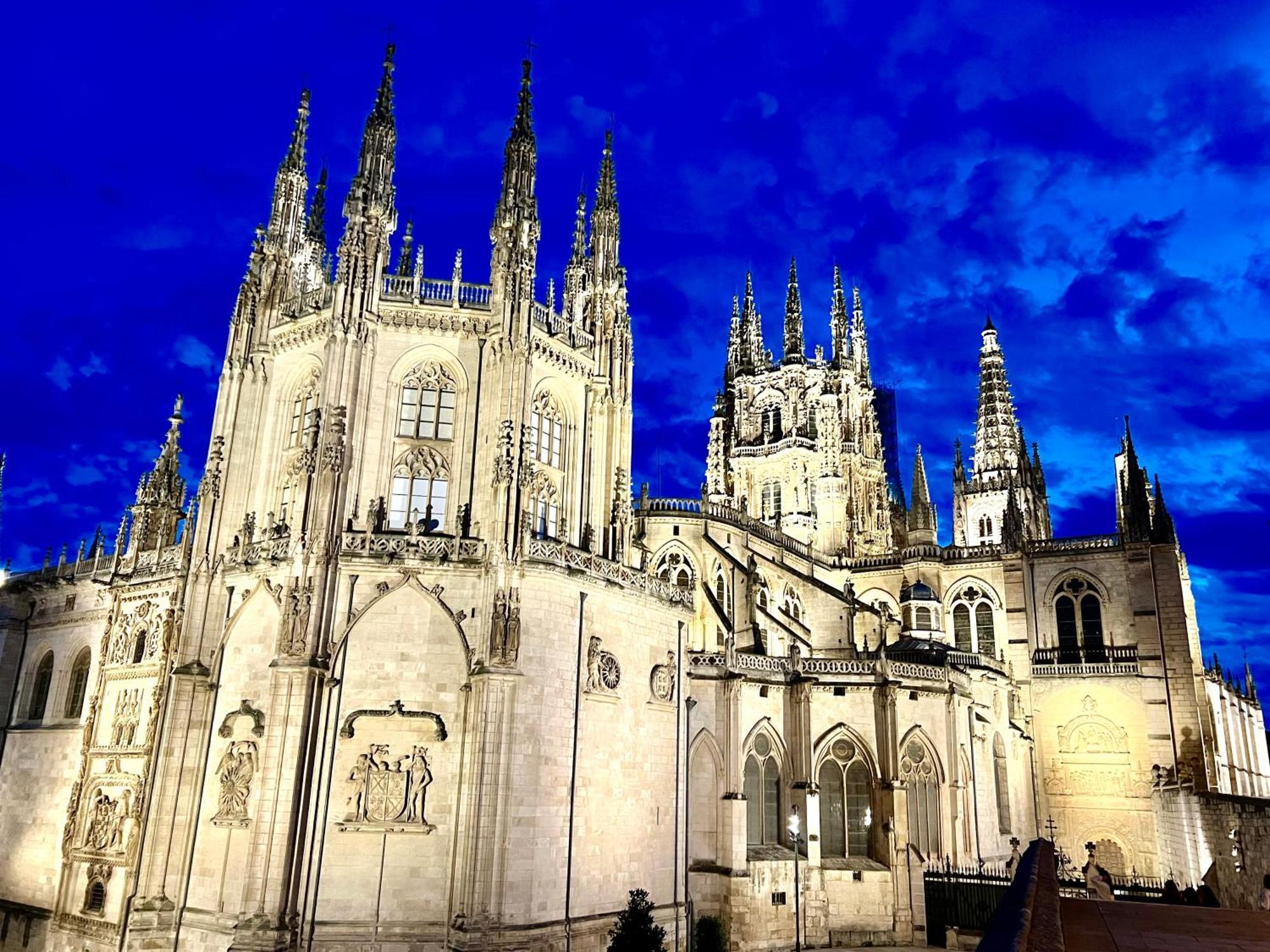 El Capricho De Claudia_ Apartamentos Burgos Catedral Kültér fotó